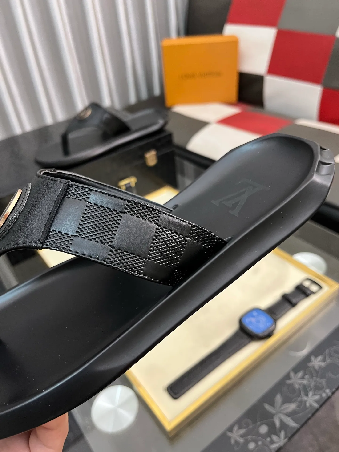 Men's shoes 💰260⌚️⌚️lv-Louis Vuitton) new men's sandals, high-end boutique, exquisite embossed logo decoration on the upper, fine workmanship, super soft soles, casual, loose and comfortable, a must-have in summer! \nsize: 38-443️⃣Colors available